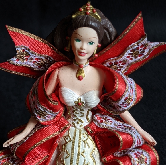 Hallmark Holiday Barbie 1997 Ornament - Picture 4 of 13